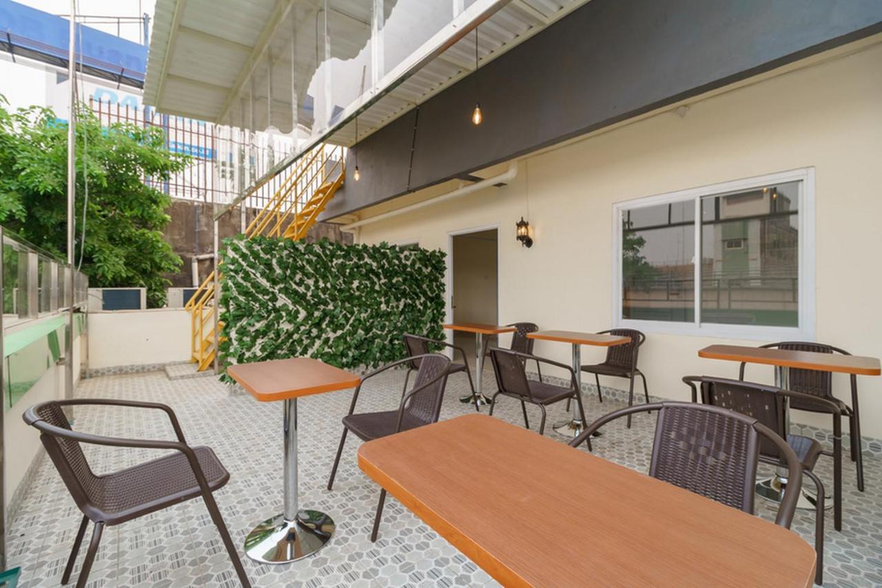 红多兹Plus酒店-近巨港RS RK查理塔斯2号 外观 照片