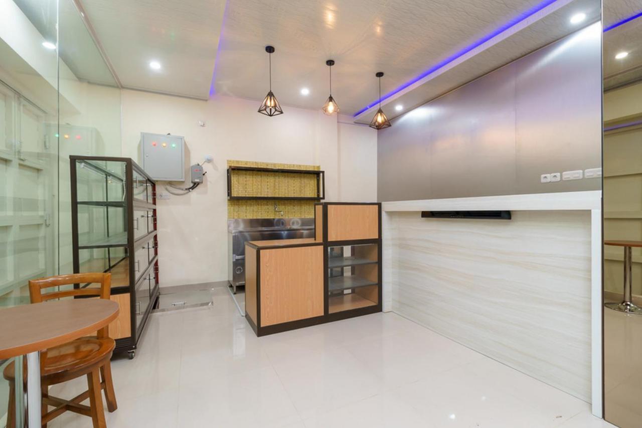 红多兹Plus酒店-近巨港RS RK查理塔斯2号 外观 照片
